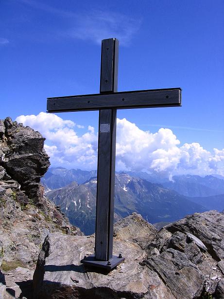 Foto: Andreas Koller / Wandertour / Vom Simplonpass auf das Wasenhorn (3246 m) / Kein Gipfelkreuz, sondern ein Gedenkkreuz / 09.09.2009 23:50:51