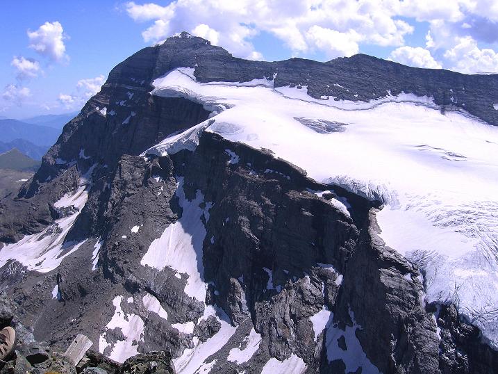 Foto: Andreas Koller / Wandertour / Vom Simplonpass auf das Wasenhorn (3246 m) / Monte Leone (3553 m) vom Wasenhorn / 09.09.2009 23:48:16