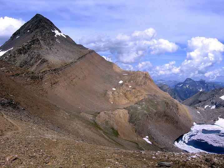 Foto: Andreas Koller / Wandertour / Vom Simplonpass auf das Wasenhorn (3246 m) / Noch ein Blick auf das Wasenhorn (ital.: Punte Terrarossa) / 09.09.2009 23:46:05