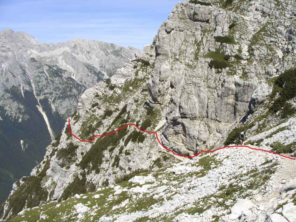 Foto: Datzi / Wandertour / 4-Tages Biwakrundtour in den Julischen Alpen mit 3.Gipfelanstiegen (Triglav-Razor-Skrlatica) mit Klettersteig C-D / Ausstieg vom Tominsekweg in die Hochebene / 04.09.2009 18:20:04