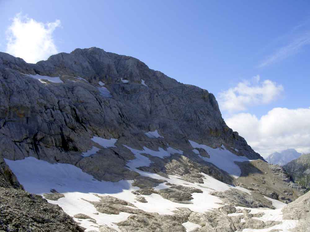 Foto: Datzi / Wandertour / 4-Tages Biwakrundtour in den Julischen Alpen mit 3.Gipfelanstiegen (Triglav-Razor-Skrlatica) mit Klettersteig C-D / Die Hochebene mit der Schneefeldern / 04.09.2009 18:20:50