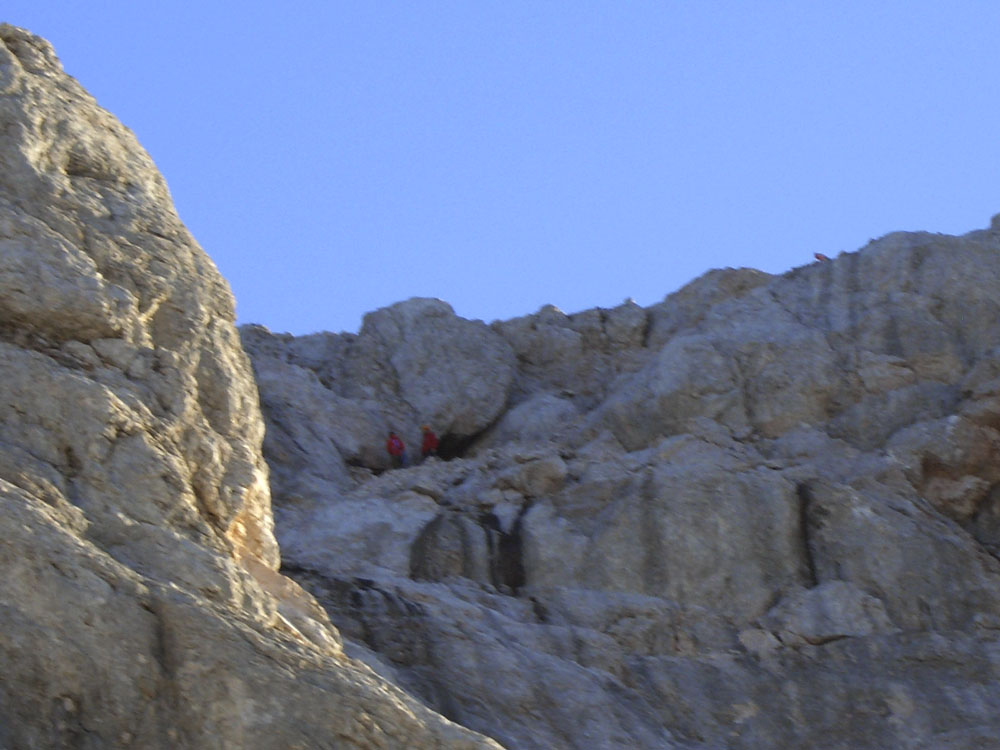 Foto: Datzi / Wandertour / 4-Tages Biwakrundtour in den Julischen Alpen mit 3.Gipfelanstiegen (Triglav-Razor-Skrlatica) mit Klettersteig C-D / Die Hölle unter dem Gipfelaufbau / 04.09.2009 18:28:59
