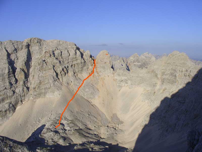 Foto: Datzi / Wandertour / 4-Tages Biwakrundtour in den Julischen Alpen mit 3.Gipfelanstiegen (Triglav-Razor-Skrlatica) mit Klettersteig C-D / Der Abstieg vom Dolkova spica Übergang ( Steil abfallend ) / 05.09.2009 09:48:03
