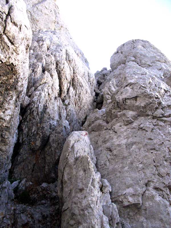 Foto: Datzi / Wandertour / 4-Tages Biwakrundtour in den Julischen Alpen mit 3.Gipfelanstiegen (Triglav-Razor-Skrlatica) mit Klettersteig C-D / Der gut gesicherte Steig zum Skrlatica / 05.09.2009 09:51:24
