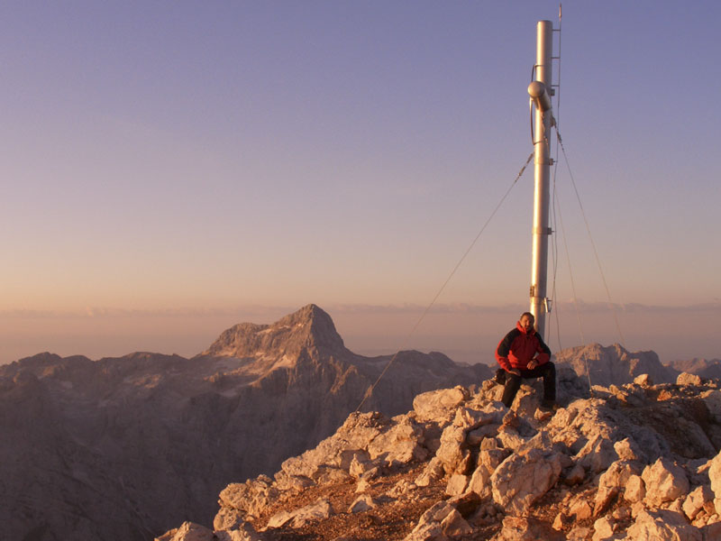 Foto: Datzi / Wandertour / 4-Tages Biwakrundtour in den Julischen Alpen mit 3.Gipfelanstiegen (Triglav-Razor-Skrlatica) mit Klettersteig C-D / Sonnenaufgang am Skrlatica / 05.09.2009 10:03:15
