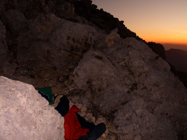 Foto: Datzi / Wandertour / 4-Tages Biwakrundtour in den Julischen Alpen mit 3.Gipfelanstiegen (Triglav-Razor-Skrlatica) mit Klettersteig C-D / Biwak am Razor mit Sonnenaufgang / 20.06.2010 09:11:08