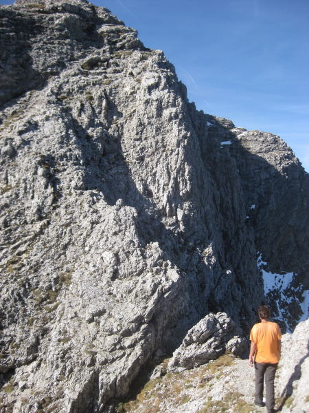 Foto: Wolfgang Lauschensky / Wandertour / Monte Pelf 2502m / Am Einstieg des felsigen Gipfelfinales / 31.10.2009 14:16:42