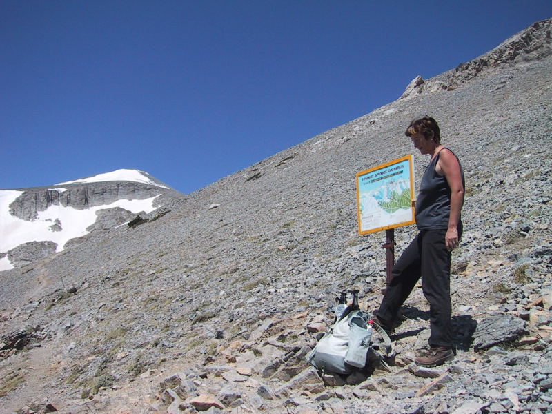 Foto: Wolfgang Lauschensky / Wandertour / Mytikas 2917m, Olymp / Nationalparktafel kurz vor Skalagipfel / 24.11.2009 18:23:53