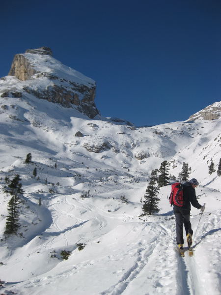Foto: Wolfgang Lauschensky / Skitour / Lavarella 3055m (La Varella) / Piz Taibun am Eingang in das Hochtal Busc da Stlü / 12.12.2009 16:53:19