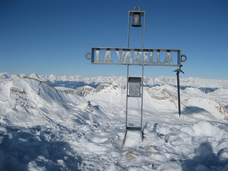 Foto: Wolfgang Lauschensky / Skitour / Lavarella 3055m (La Varella) / Kleinfaneskessel unter Lavarella, dahinter Alpenhauptkamm / 12.12.2009 16:50:48