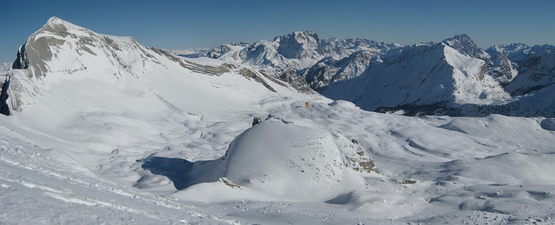 Foto: Wolfgang Lauschensky / Ski Tour / Zehnerspitze 3026m, (Sasso delle Dieci) / Fanesschloß vor Neuner beim Gipfelhanganstieg / 12.12.2009 18:46:51