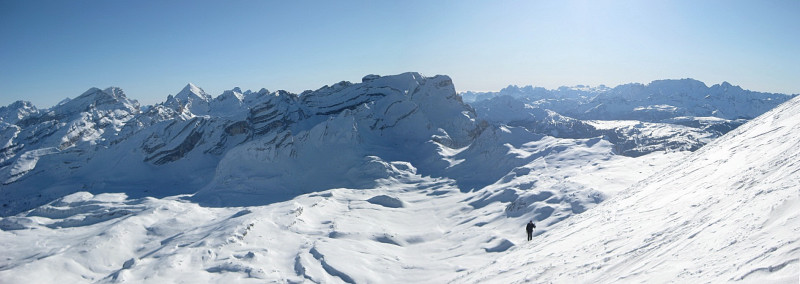Foto: Wolfgang Lauschensky / Ski Tour / Zehnerspitze 3026m, (Sasso delle Dieci) / Blick vom Schidepot zur Lavarella / 12.12.2009 18:46:21