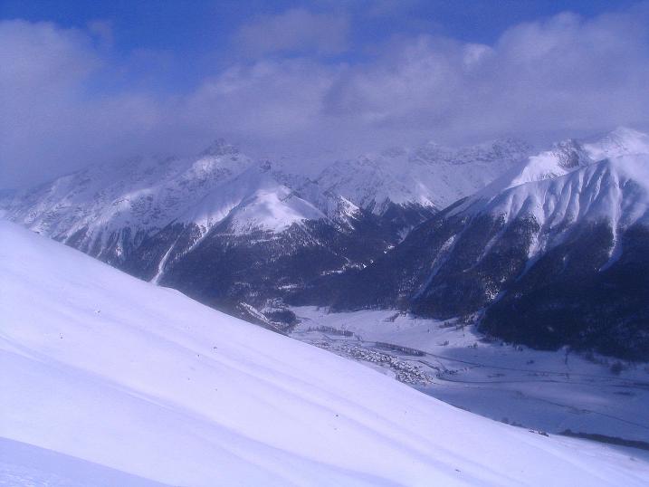 Foto: Andreas Koller / Skitour / Über Zuoz auf den Pizzet (2909 m) / Blick zum Schweizer Nationalpark / 04.02.2010 23:32:37