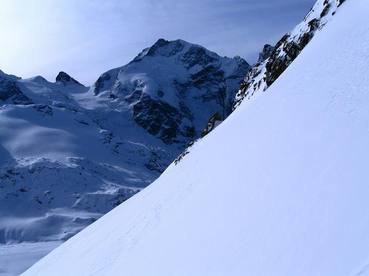 Foto: Andreas Koller / Skitour / Munt Pers und Gletscherabfahrt (3207 m) / Recht steil geht es im Banne der Piz Bernina (4049 m) am Munt Pers zu / 07.02.2010 17:39:14