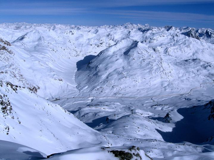 Foto: Andreas Koller / Skitour / Munt Pers und Gletscherabfahrt (3207 m) / Auch nördlich des Berninapasses gibt es zahlreiche Tourenmöglichkeiten / 07.02.2010 17:34:56