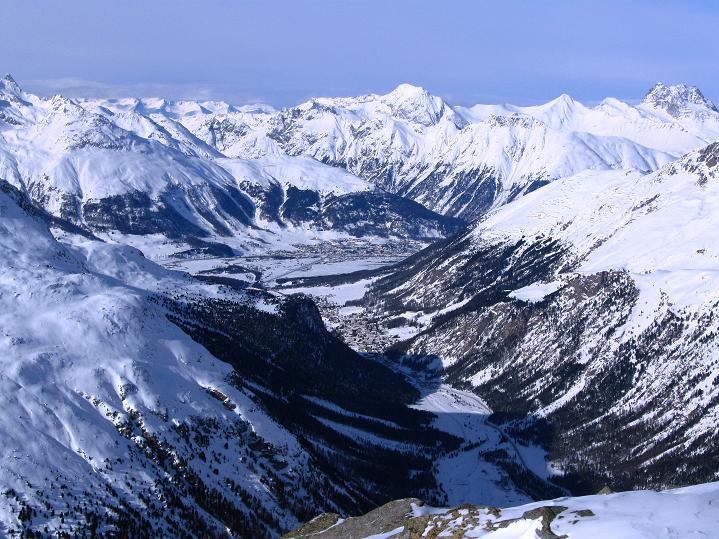 Foto: Andreas Koller / Skitour / Munt Pers und Gletscherabfahrt (3207 m) / Blick Richtung Pontresina / 07.02.2010 17:33:22