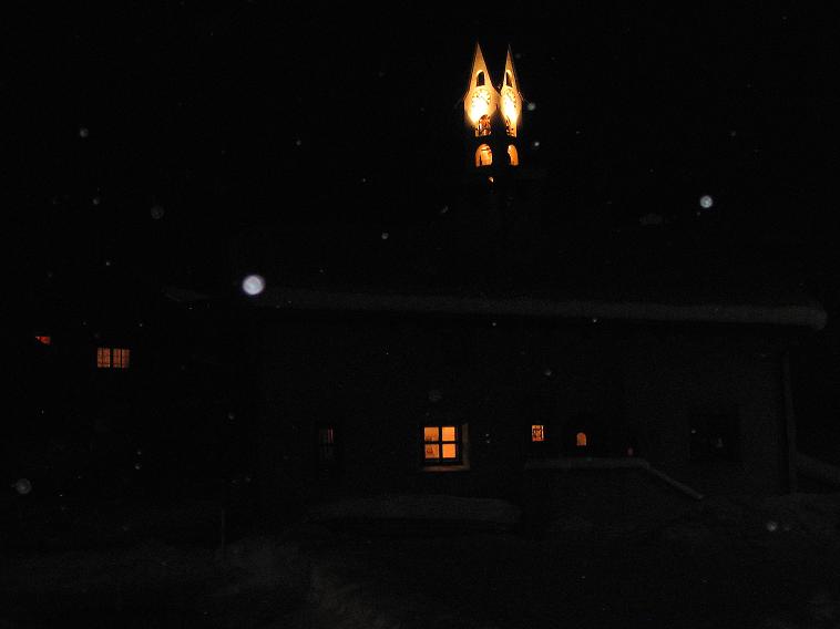Foto: Andreas Koller / Skitour / Piz Corvatsch (3451 m) / Das Engadin bei Nacht / 09.02.2010 00:09:52