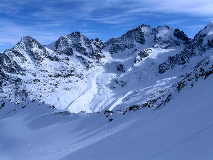 Foto: Andreas Koller / Skitour / Piz Corvatsch (3451 m) / Blick vom Skidepot auf den Piz Benina (4049m) / 09.02.2010 00:16:57