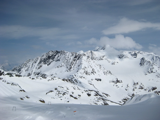 Foto: Wolfgang Lauschensky / Skitour / Kleiner Isidor 3200m / Fernaujoch - aperer Pfaff - Zuckerhütl über Pfaffenferner / 24.02.2010 18:09:12