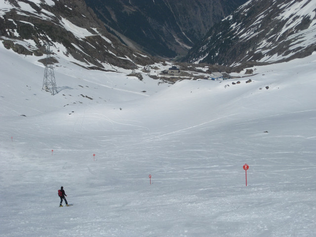 Foto: Wolfgang Lauschensky / Skitour / Kleiner Isidor 3200m / Dresdnerhütte über dem Fernautal / 24.02.2010 18:07:50