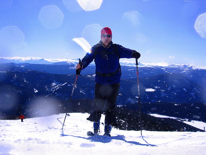 Foto: Andreas Koller / Skitour / Großer Speikkofel (2270 m) und Brett Höhe (2320 m) / Starker Wind wirbelt den Schnee auf / 25.02.2010 16:48:36