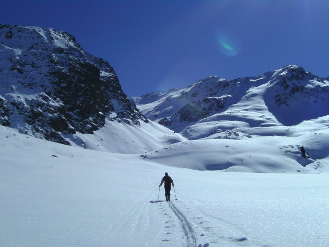 Foto: Wolfgang Lauschensky / Skitour / Litznerspitze (3205m) / der weitere Anstieg aus der Remsebene ist ersichtlich / 06.03.2010 12:20:45