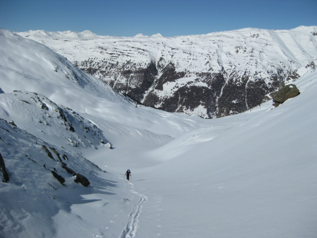 Foto: Wolfgang Lauschensky / Skitour / Litznerspitze (3205m) / herrliches Muldengelände / 06.03.2010 12:20:01