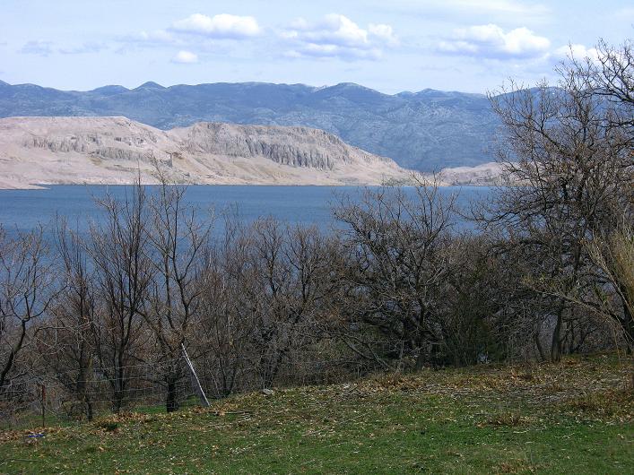 Foto: Andreas Koller / Wandertour / Sv Vid - höchste Erhebung der Insel Pag (349 m) / Die Adria, dahinter das Velebit-Gebirge / 10.04.2010 22:48:40