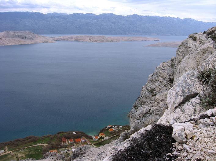 Foto: Andreas Koller / Wandertour / Sv Vid - höchste Erhebung der Insel Pag (349 m) / Tiefblick auf die Adria und das Velebit / 10.04.2010 22:45:23