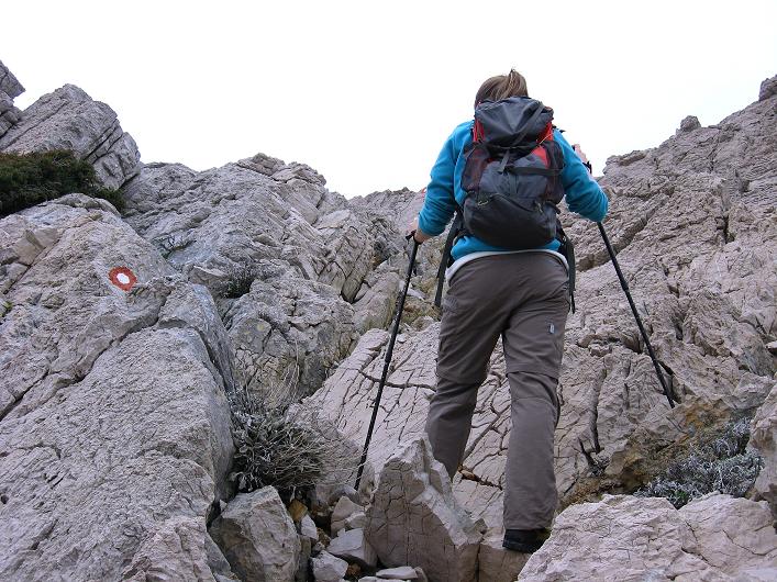 Foto: Andreas Koller / Wandertour / Sv Vid - höchste Erhebung der Insel Pag (349 m) / Die letzten steilen Meter zum höchsten Punkt / 10.04.2010 22:44:28