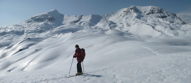 Foto: Wolfgang Lauschensky / Skitour / Monte Sella di Sennes oder Muntejela de Senes (2787m) / Osthang des Monte Sella di Sennes und Südhänge des Col de Riciogogn / 13.04.2010 18:13:30