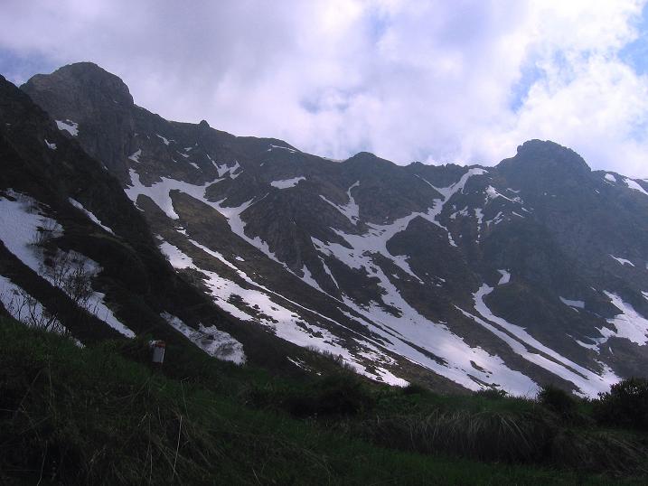 Foto: Andreas Koller / Klettersteigtour / Dohlen-Klettersteig auf den Hohen Trieb (2199 m) / Blick zum Hohen Trieb und der Abstiegsroute / 10.06.2010 22:48:31