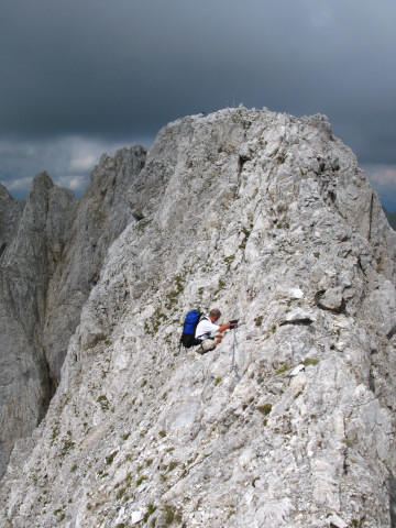 Foto: Wolfgang Lauschensky / Klettersteigtour / Monte Chiadenis 2458m, Überschreitung Ferr.Portogruaro + Ferr.di Guerra / am flachen Gipfelgrat / 01.07.2010 12:06:47