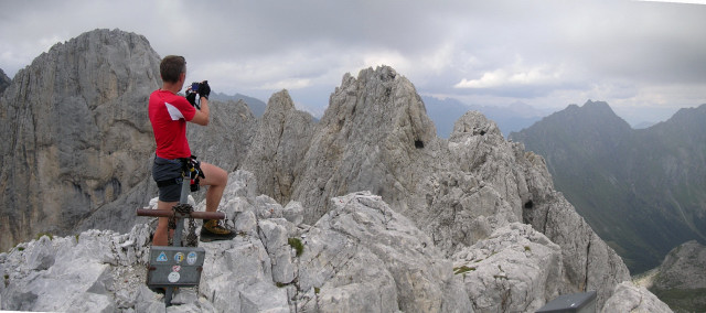 Foto: Wolfgang Lauschensky / Klettersteigtour / Monte Chiadenis 2458m, Überschreitung Ferr.Portogruaro + Ferr.di Guerra / militärhistorischer Nordblick vom Südgipfel / 01.07.2010 12:06:17
