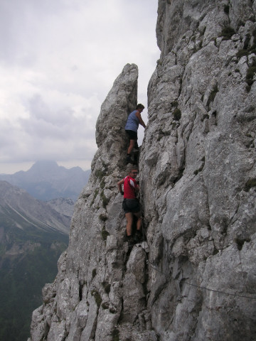 Foto: Wolfgang Lauschensky / Klettersteigtour / Monte Chiadenis 2458m, Überschreitung Ferr.Portogruaro + Ferr.di Guerra / kl. Scharte in der Nordostwand / 01.07.2010 12:04:12
