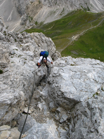 Foto: Wolfgang Lauschensky / Klettersteigtour / Monte Chiadenis 2458m, Überschreitung Ferr.Portogruaro + Ferr.di Guerra / vor der Ausstiegsscharte / 01.07.2010 12:02:51