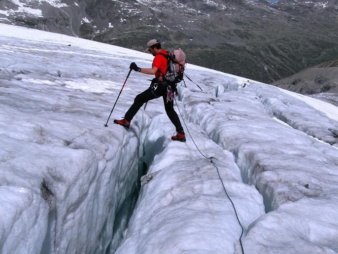 Foto: Andreas Koller / Wandertour / Piz Bernina (4049m) / Über die Spalten des Vadret Pers zum Fortezzagrat / 14.07.2010 17:14:20