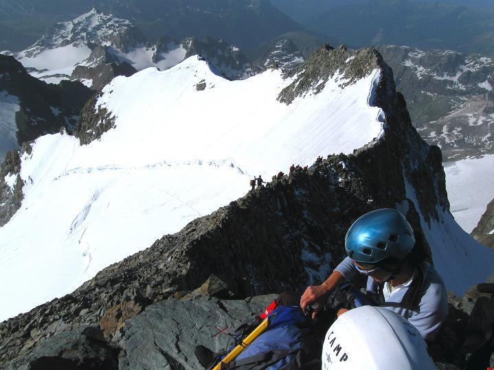 Foto: Andreas Koller / Wandertour / Piz Bernina (4049m) / Blick auf den ausgesetzten Spalla-Grat / 14.07.2010 17:03:45