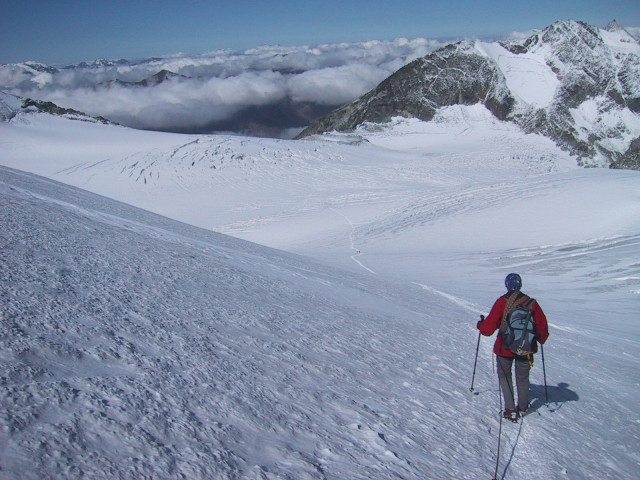 Foto: Wolfgang Lauschensky / Wandertour / Bishorn 4153m / Abstieg aus der Gipfelscharte auf den Turtmangletscher / 23.07.2010 23:37:36