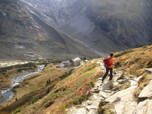 Foto: Wolfgang Lauschensky / Wandertour / Berlinerspitze oder III.Hornspitze 3254m / hinter der Berlinerhütte überquert man den Zemmbach / 24.07.2010 15:28:01