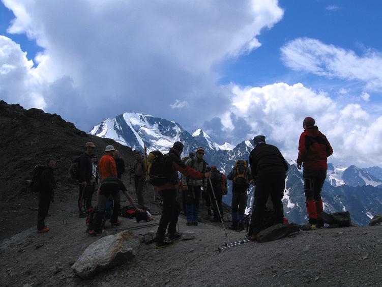 Foto: Andreas Koller / Wandertour / Vom Ullutau AC auf den Koiavganaush (3572m) / Aufbruch vom Pass / 28.07.2010 19:15:05