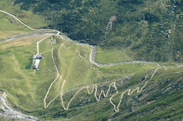 Foto: Thomas Paschinger / Wandertour / Hochwilde über den Hans-Grützmacher-Steig / Lazinser Alm (1882m) mit dem aufwändig ausgebautem Weg zur Stettiner Hütte = Transalp Singletrail 'Himmelfahrt' / 01.08.2010 14:48:13