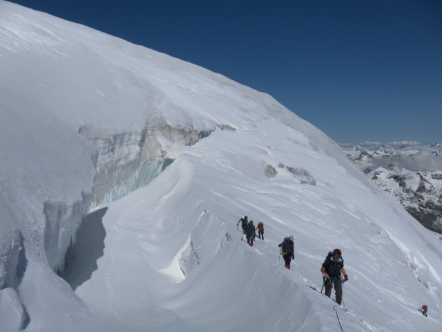 Foto: Wolfgang Lauschensky / Wandertour / Piz Morteratsch 3751m / Spalten an der Gipfelflanke / 13.08.2010 16:14:54