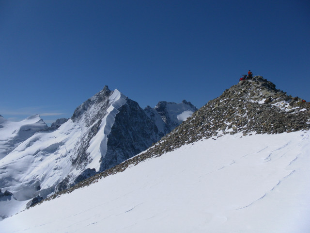 Foto: Wolfgang Lauschensky / Wandertour / Piz Morteratsch 3751m / Piz Bernina und Biancograt hinter Piz Morteratsch / 13.08.2010 16:13:49