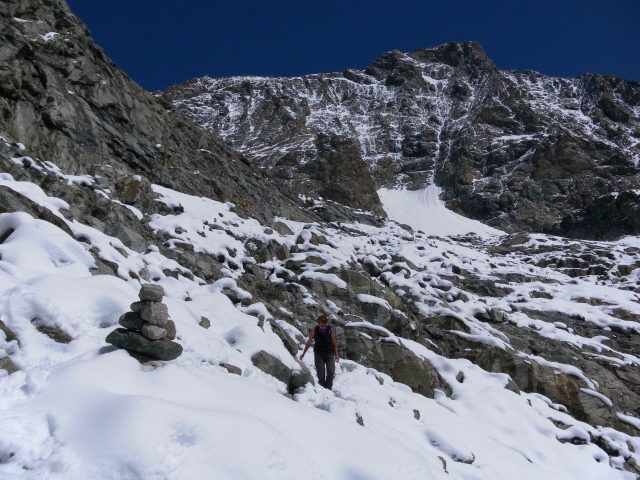 Foto: Wolfgang Lauschensky / Wandertour / Piz Morteratsch 3751m / schneereicher steiler Geröllhangabstieg / 13.08.2010 16:12:28