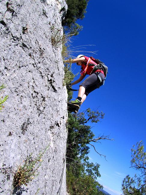 Foto: Andreas Koller / Klettersteigtour / Via ferrata Les Gorges du Gardon (130m) / Zum Ausstieg / 17.08.2010 14:10:33