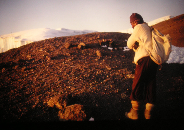Foto: Wolfgang Lauschensky / Wandertour / Uhuru Peak 5895m ( Kilimanjaro oder Kilimandscharo ) Marangu-Route / am Weg zum Uhuru Peak / 18.08.2010 17:59:56