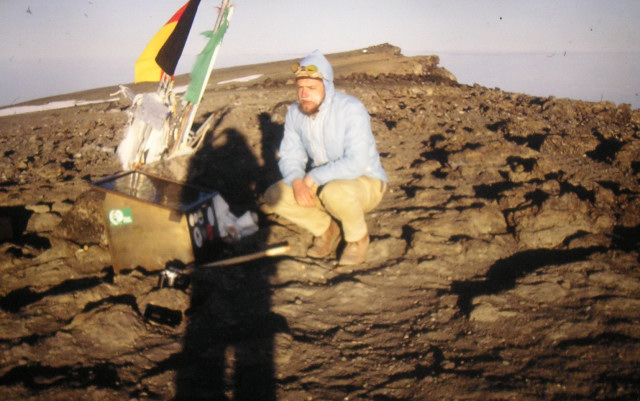 Foto: Wolfgang Lauschensky / Wandertour / Uhuru Peak 5895m ( Kilimanjaro oder Kilimandscharo ) Marangu-Route / Uhuru Peak 5895m / 18.08.2010 17:59:29