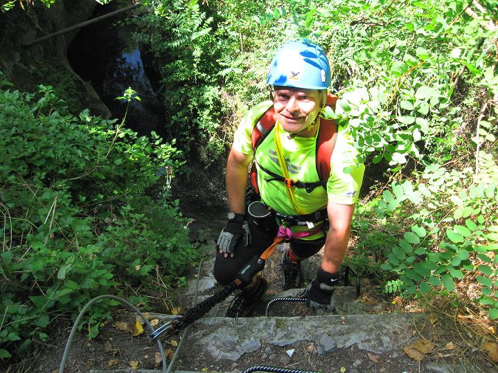Foto: Andreas Koller / Klettersteigtour / Via ferrata des Canyons de Lantosque (500m) / Der Einstieg / 19.08.2010 01:51:15