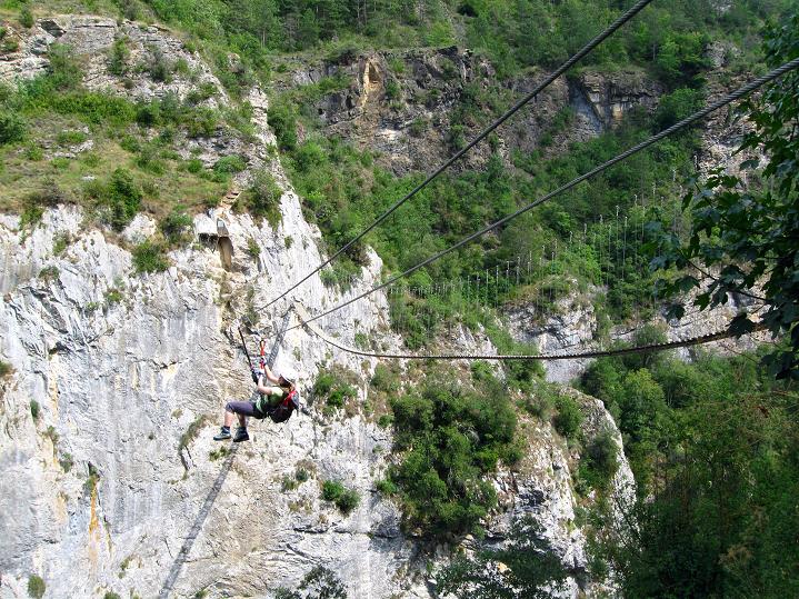 Foto: Andreas Koller / Klettersteigtour / Via ferrata des Canyons de Lantosque (500m) / Sehr luftig über die Schlucht / 19.08.2010 01:42:37
